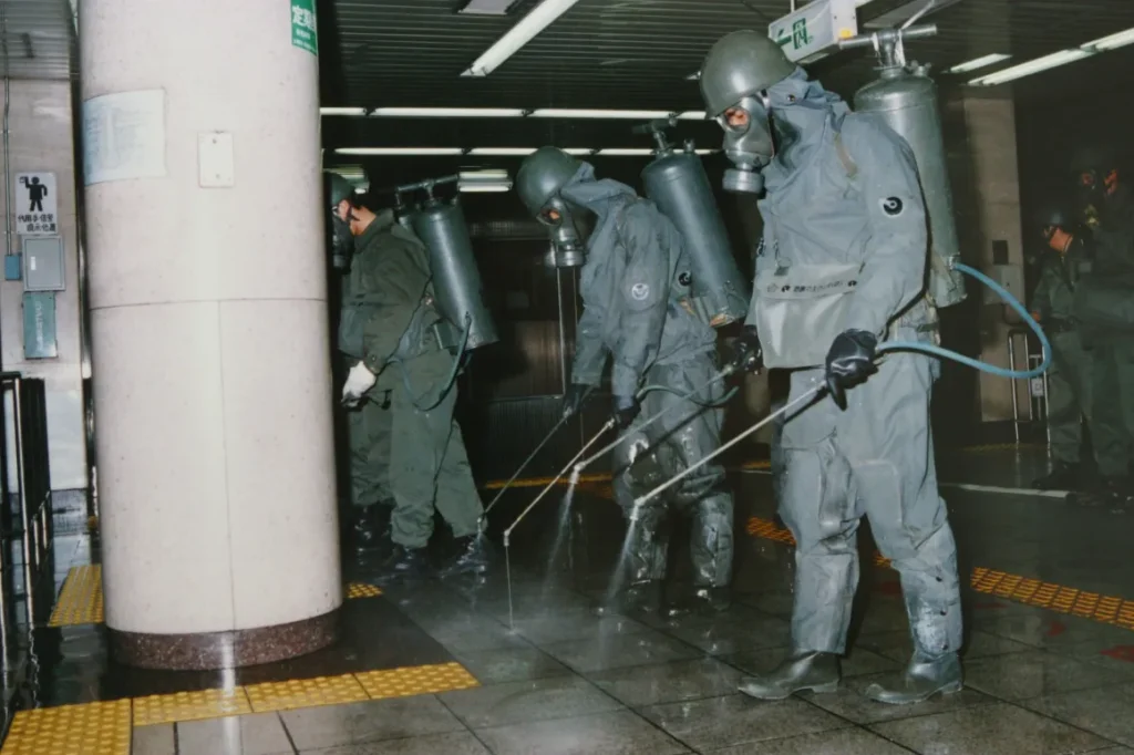 pasca aksi teroris gas sarin di tokyo yang menyebabkan pengurangan tempat sampah di jepang